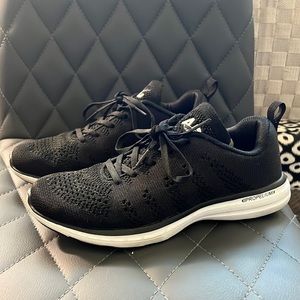 Lululemon APL Techloom Pro Sneaker Size 8.5